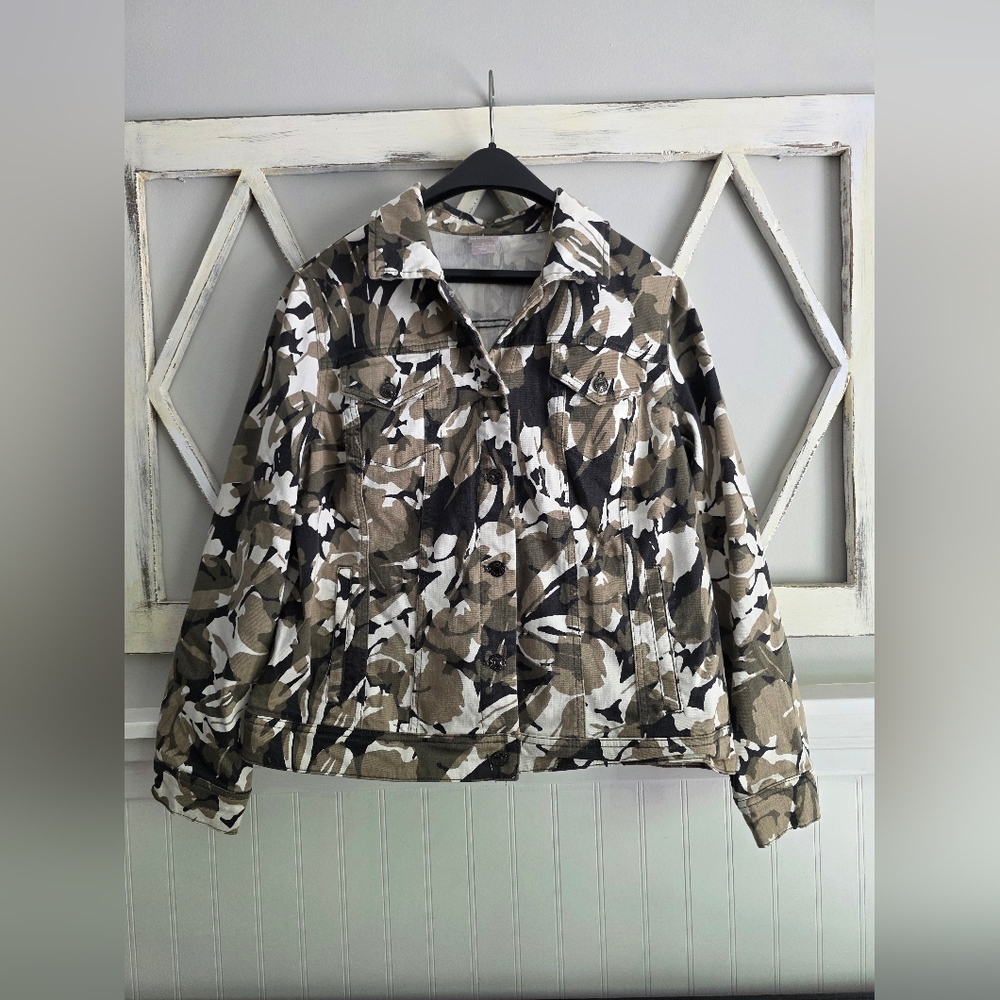 Chico's Jacket Women's Large 2 Green Bomber Coat Floral Camo Tropical Stretch